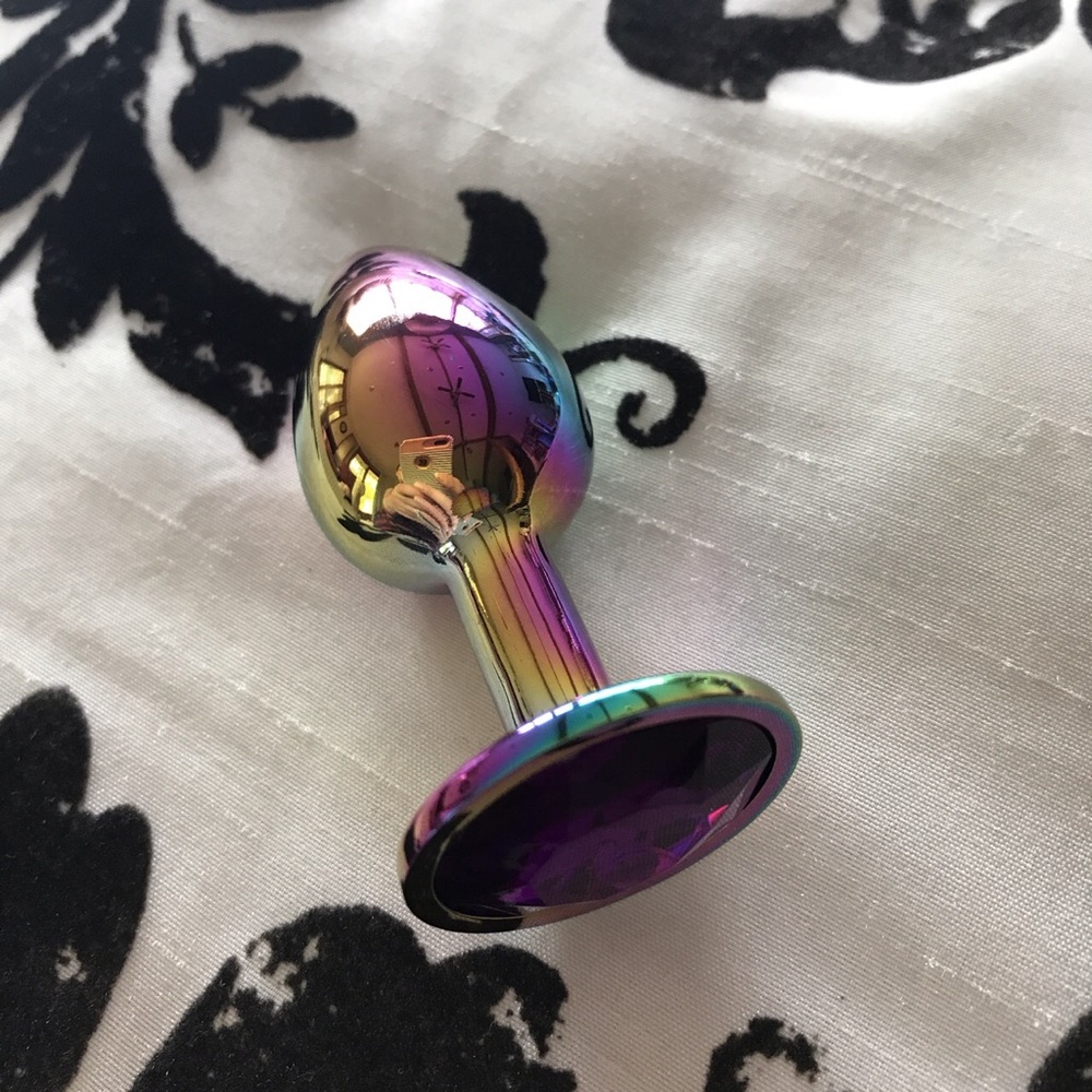 Holographic plug with purple jewel